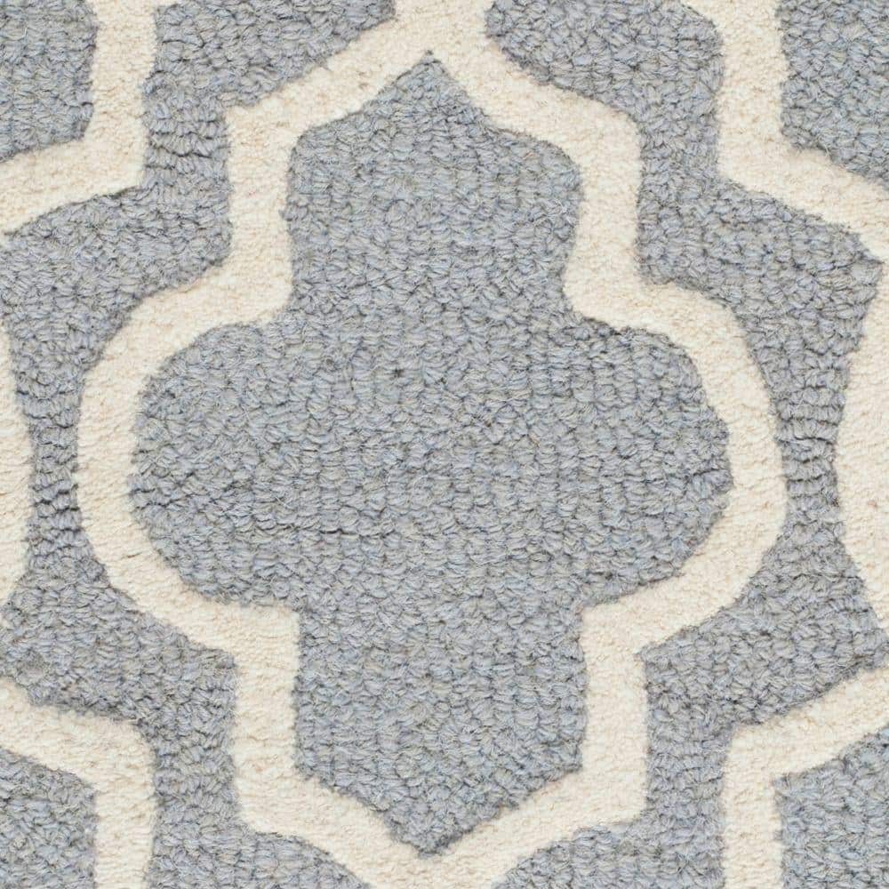 Silver and Ivory Geometric Wool 3' x 5' Area Rug