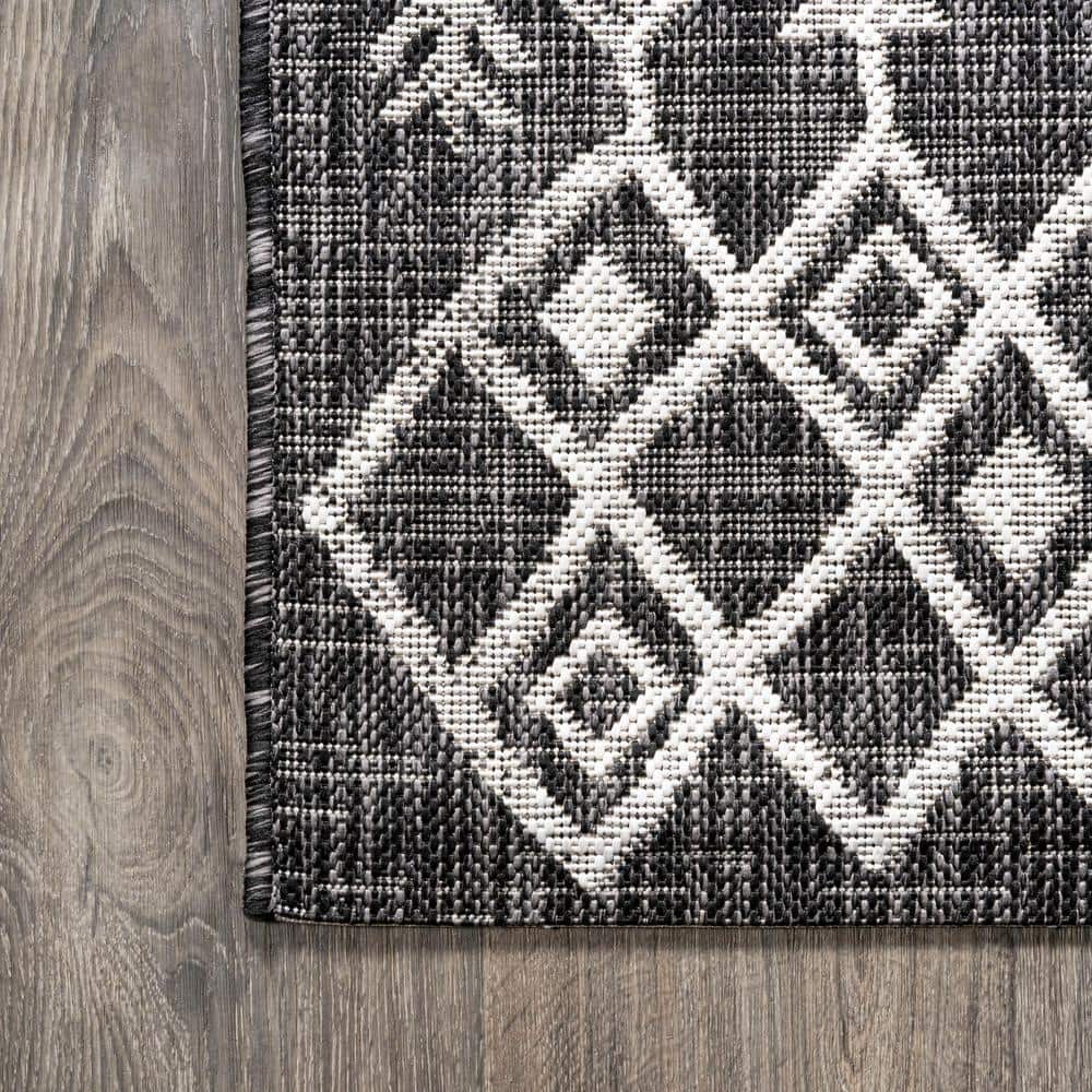 Black and Ivory Geometric Bohemian Indoor/Outdoor Rug