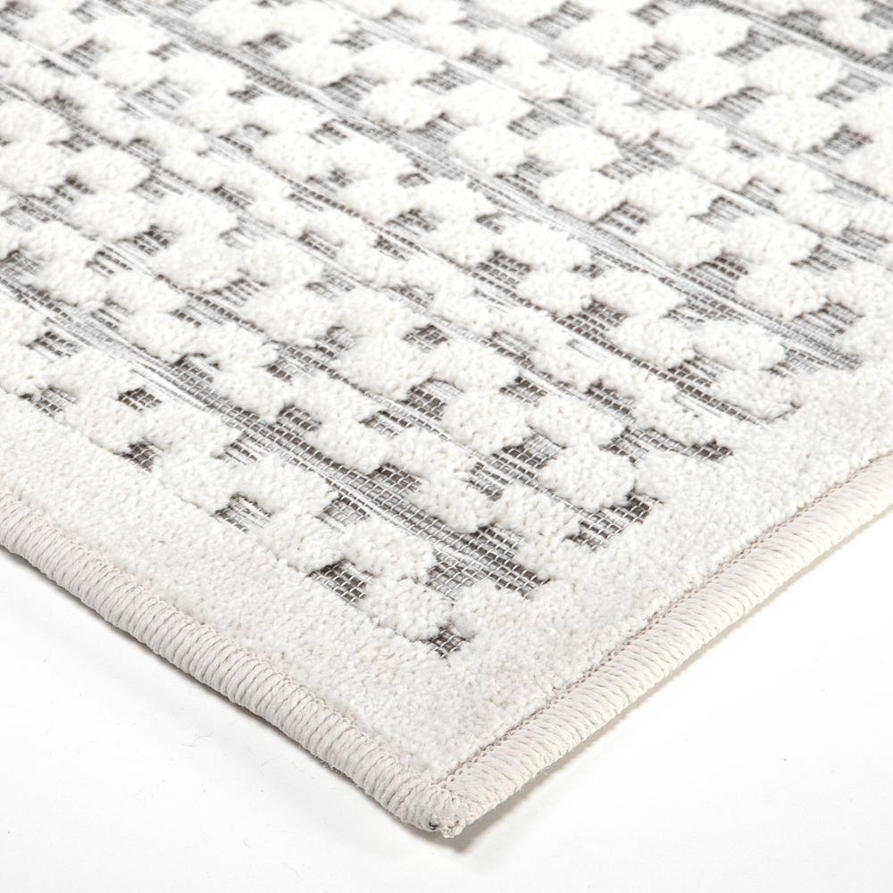 Natural Gray Synthetic Stain-Resistant Outdoor Area Rug 5'2" x 7'6"