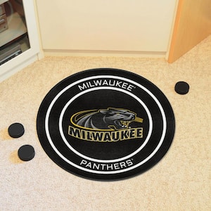 Wisconsin-Milwaukee Black 2 ft. Round Hockey Puck Accent Rug