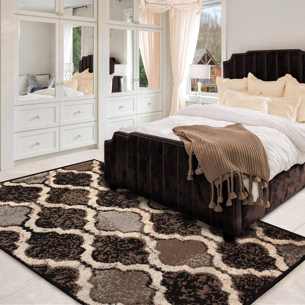 Chic Chocolate Trellis 4' x 6' Easy-Care Synthetic Area Rug