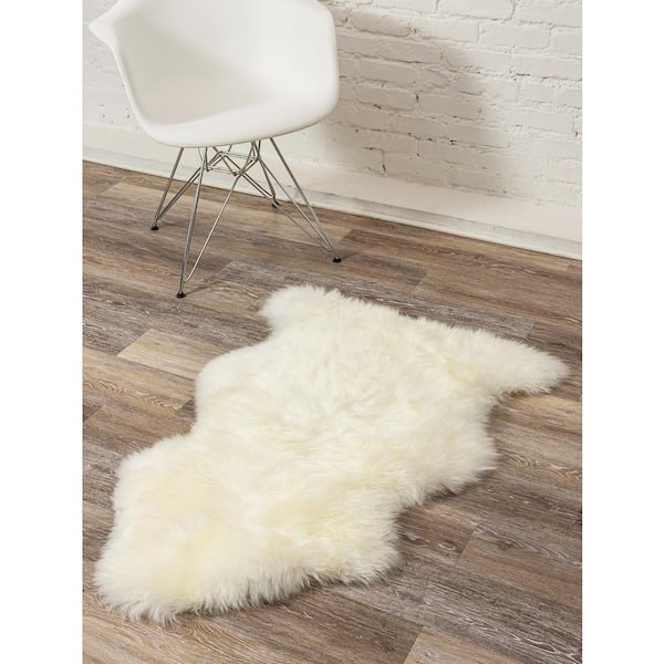 New Zealand Natural 2 ft. x 3 ft. Single Sheepskin Area Rug