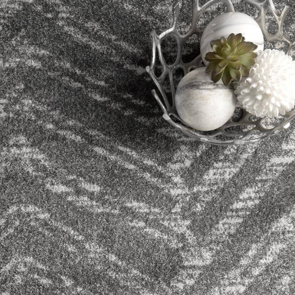 Reversible Rectangular Gray Synthetic 5' x 7' Easy-Care Rug