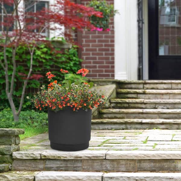 Vigoro Lilliana Large Black Plastic Round Planter with Drainage