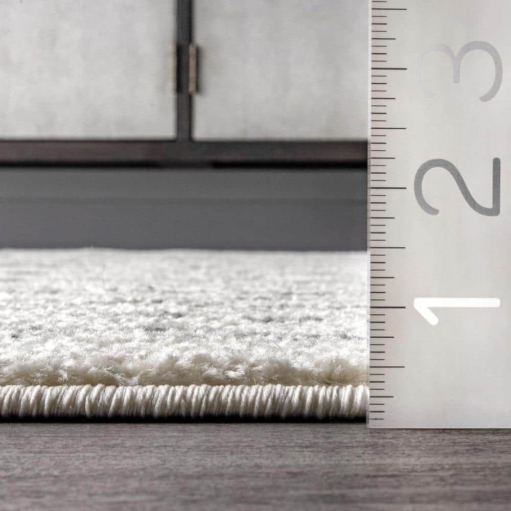 Reversible Easy-Care Gray Synthetic 3' x 5' Trellis Area Rug