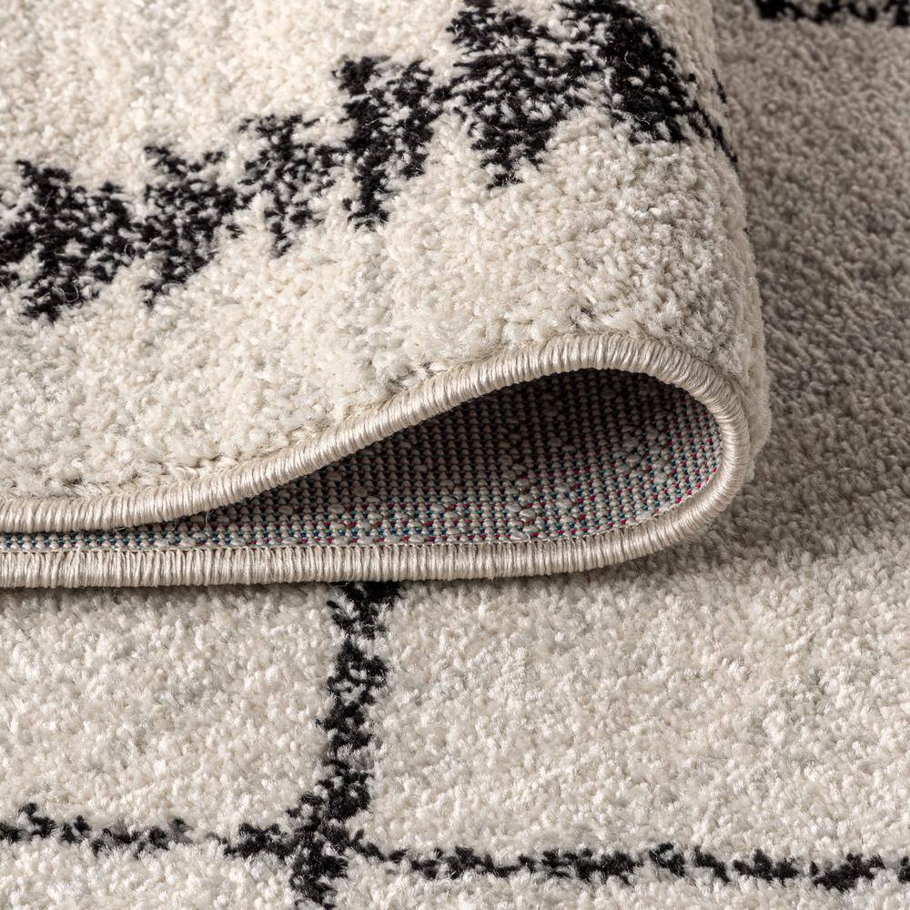 Black Geometric Braided Reversible Area Rug - Synthetic Easy Care