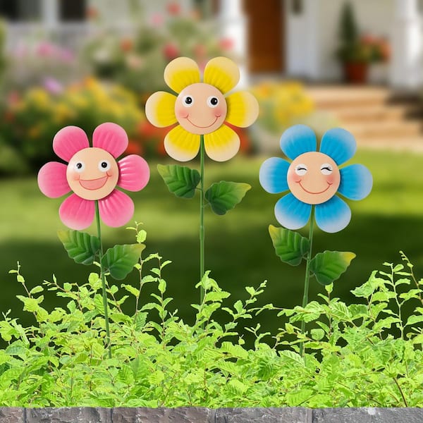 Glitzhome 18 in. H Metal Happy Face Flower Pick, Garden Stake Wall