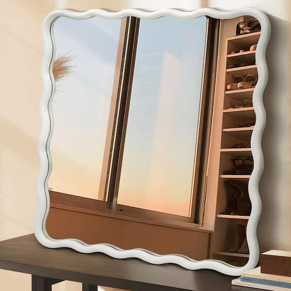 Hochwertiges 36 in. W x 36 in. H Square White Wood Framed Wavy Wall Mirror