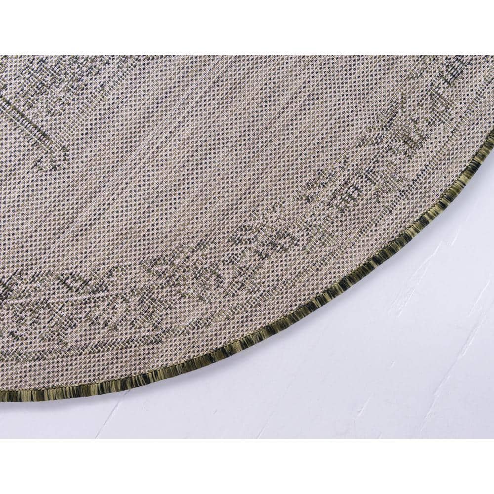 Easy-Care Green Synthetic 4' Round Outdoor Rug