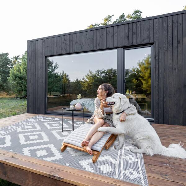 Milan Design Gray and White 4 ft. x 6 ft. Size 100% Eco-friendly Lightweight Plastic Indoor/Outdoor Area Rug