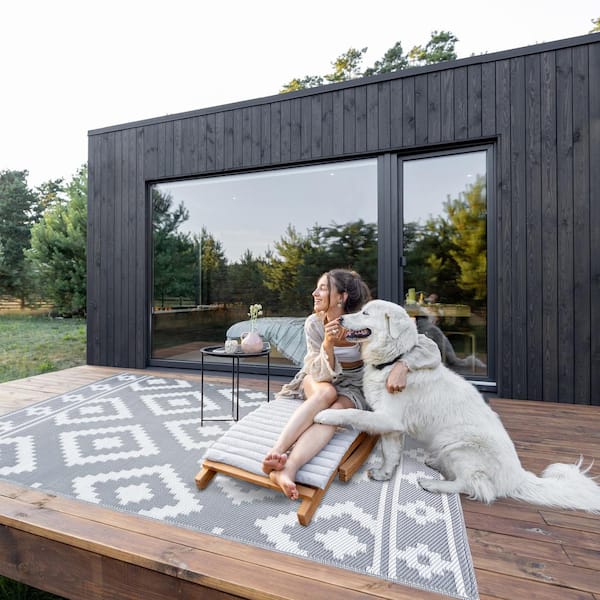 Milan Design Gray and White 6 ft. x 9 ft. Size 100% Eco-friendly Lightweight Plastic Indoor/Outdoor Area Rug