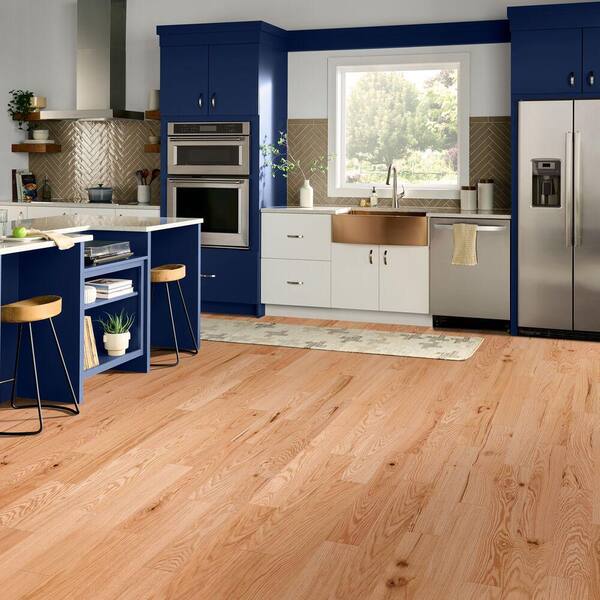 Bruce American Originals Precision Natural Red Oak 3/8 in. T x 5 in. W T+G Smooth Engineered Hardwood Flooring (22 sq.ft./ctn)