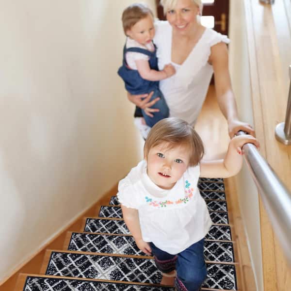 Modern Collection Navy 9 in. x 28 in. Polypropylene Stair Tread Cover (Set of 13)