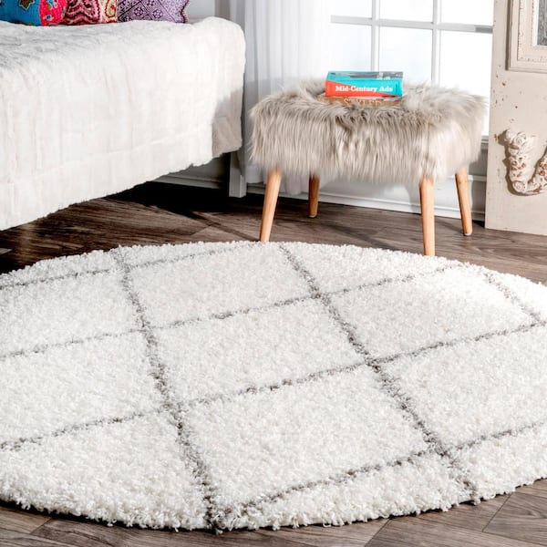 Shanna Easy Shag White 6 ft. Round Rug