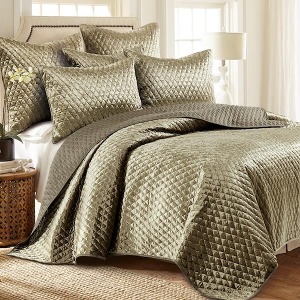 LEVTEX HOME Vetriana Gold Diamond Quilting Velvet Full/Queen Polyester Quilt