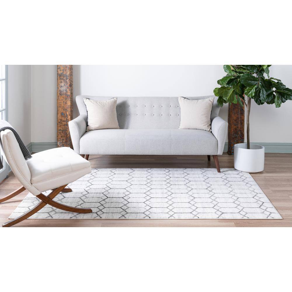 White Trellis Stain-Resistant Synthetic 7x10 Rug