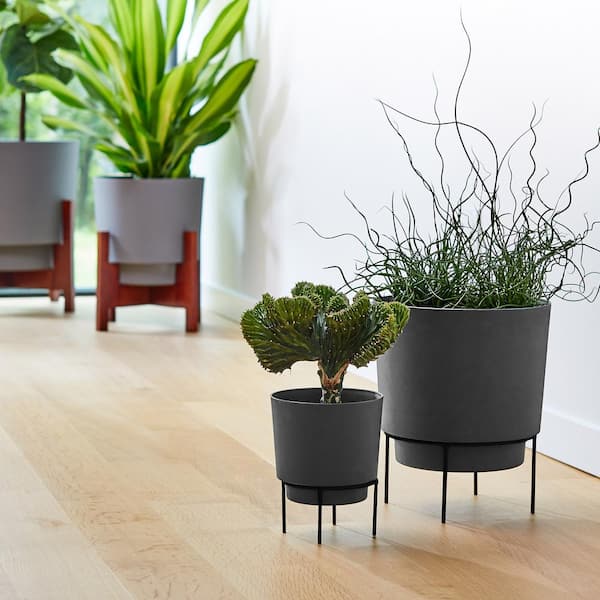 Hopson Medium 10 in. Charcoal Gray Plastic Planter with Metal Black Stand