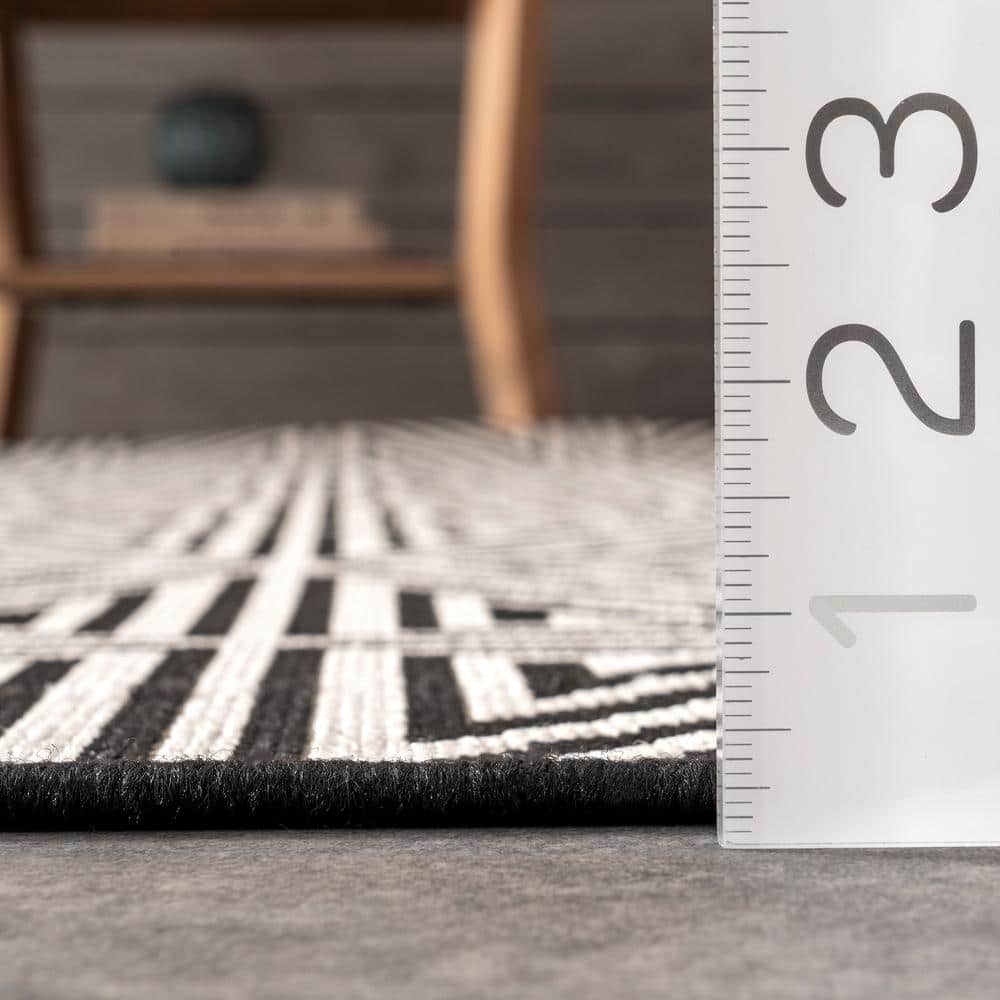 Reversible Black Synthetic 5' x 8' Indoor/Outdoor Easy Care Rug
