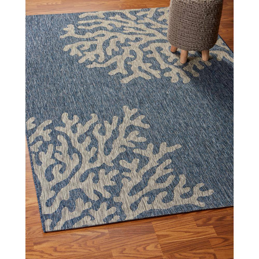 Navy and Gray Coastal Coral Pattern Synthetic Outdoor Rug, 8' x 10'