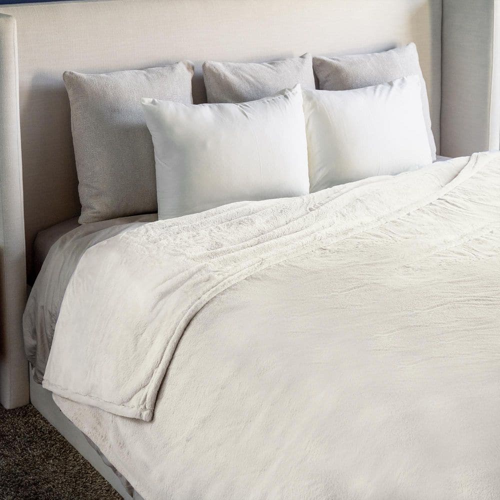 THE NORTHWEST GROUP HGTV Super Luxe Faux Fur Snowbound-White Throw