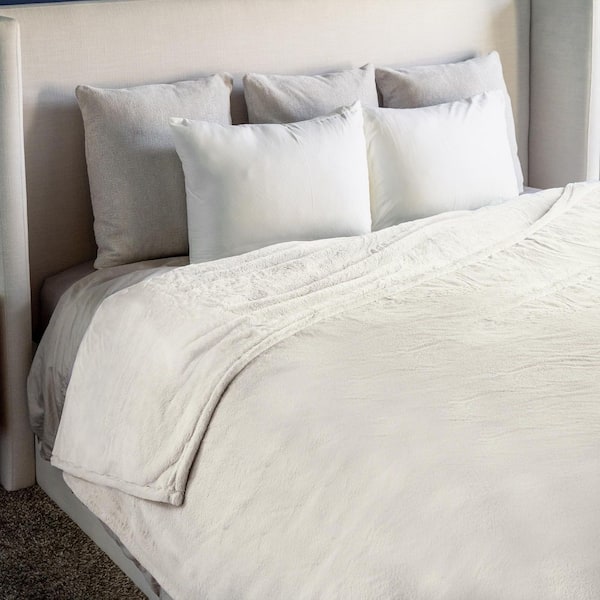HGTV Super Luxe Faux Fur Snowbound-White Throw Blanket