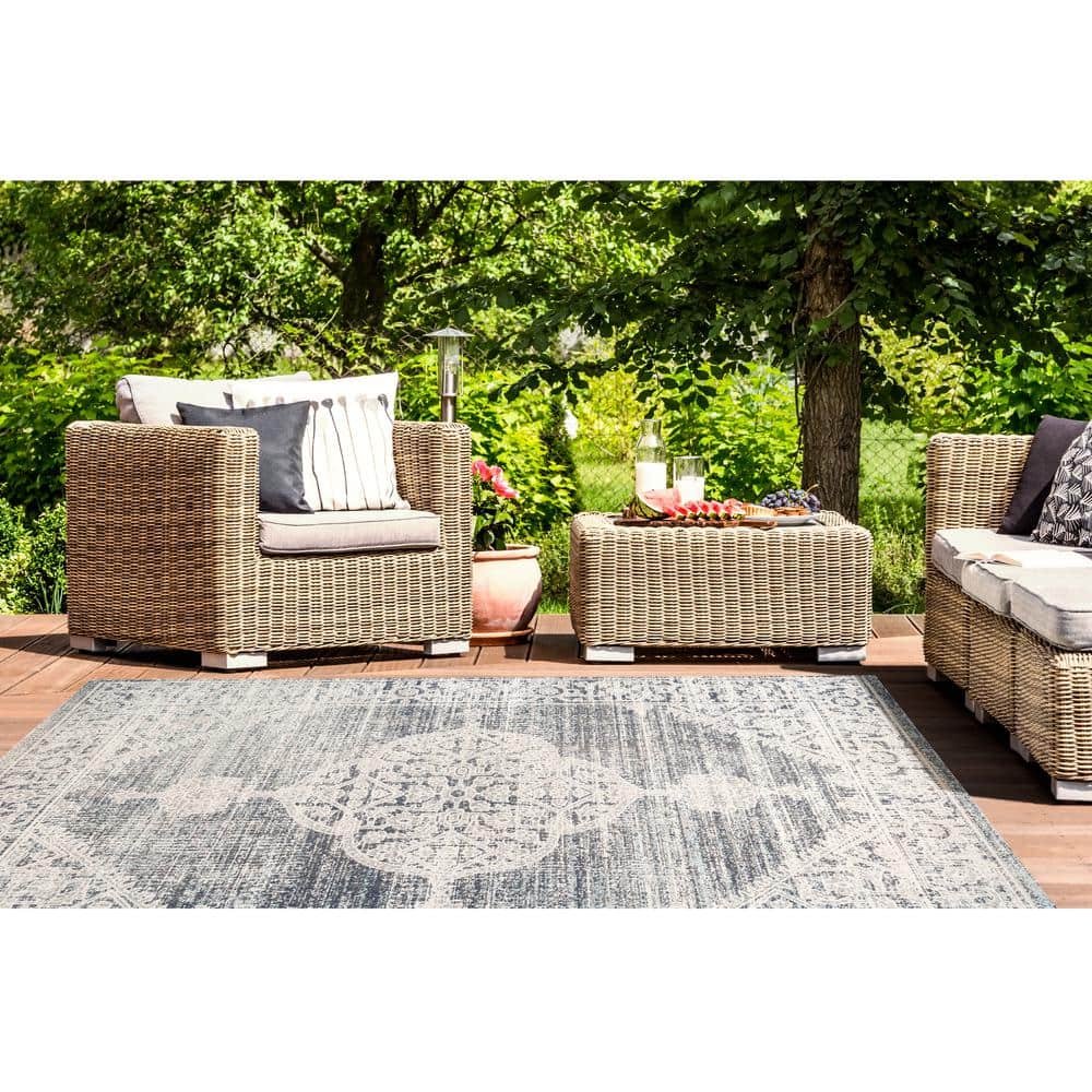 Navy Blue and Ivory Medallion Indoor/Outdoor Area Rug