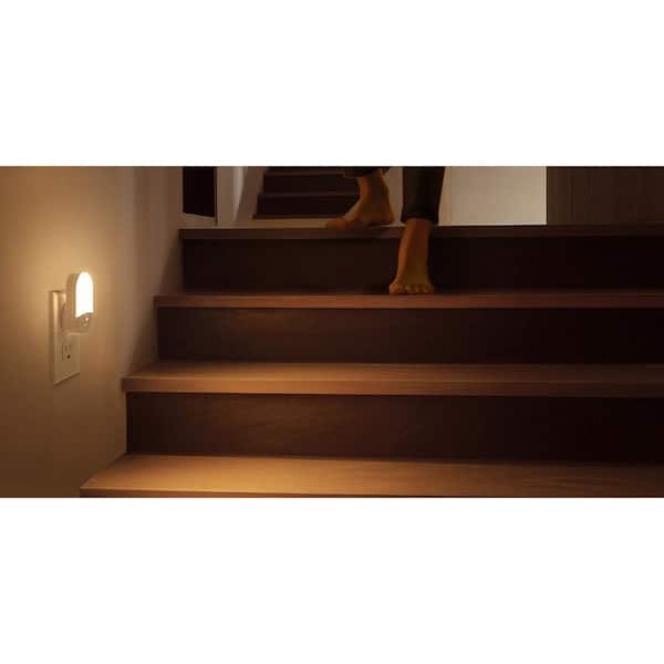 0.6-Watt Dusk to Dawn Dimmable 30/60 Lumens Adjustable Brightness Integrated LED Night Light 3000K 2-Pack for Stairway