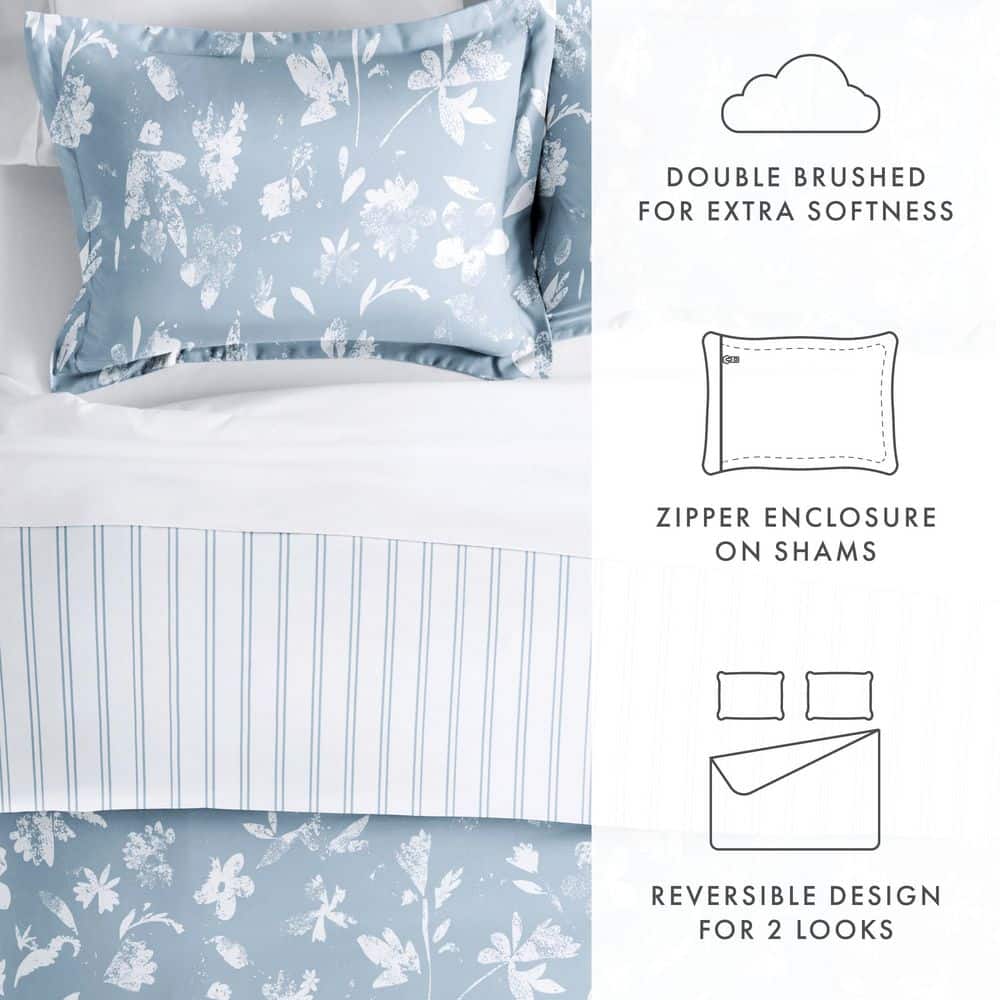 Light Blue and White Floral Pattern Reversible Queen Duvet Cover Set