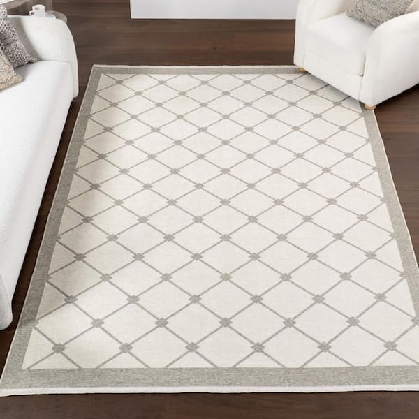 Amiyah Reversible Machine Washable Light Grey 4 ft. x 6 ft. Modern Area Rug