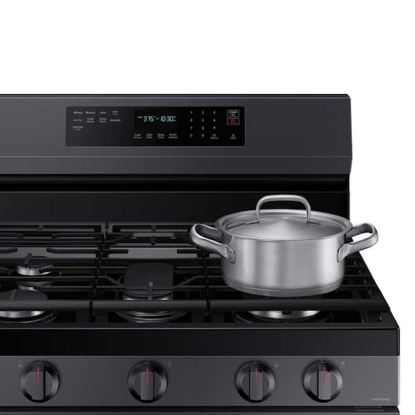 https://images.thdstatic.com/productImages/b7368ce0-6721-458e-8c91-42540939c388/svn/fingerprint-resistant-black-stainless-steel-samsung-single-oven-gas-ranges-nx60a6711sg-1d_600.jpg