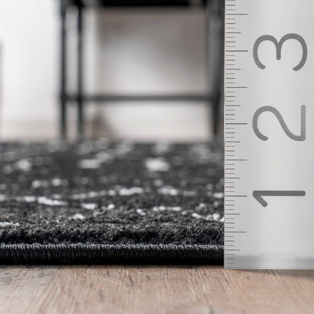 Black and White Moroccan Trellis 5' x 7' Area Rug