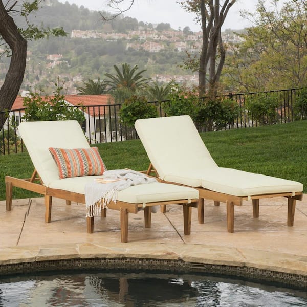 Cream chaise lounge discount chair