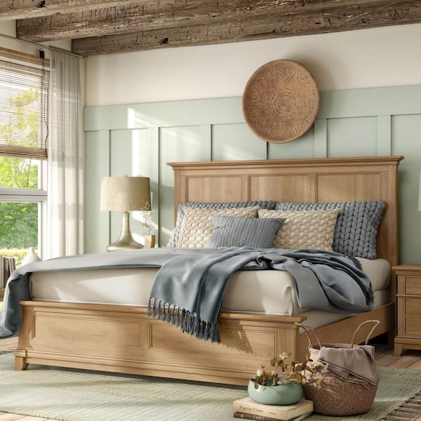 Furniture of America Zeller Brown Wood Frame King Panel Bed with Plank Headboard