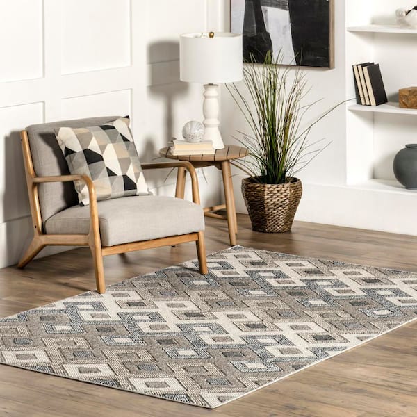 *DISCONTINUED* Kris Transitional Diamond Indoor/Outdoor Area Rug Gray 4 ft. x 6 ft. Area Rug