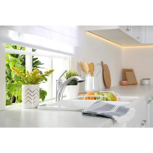 Hemming Single-Handle Pull-Out Sprayer Kitchen Faucet Deckplate Included in Chrome