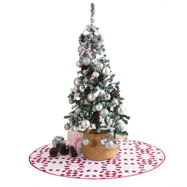 COUNTRY LIVING 48 in. Holiday Ring Polyester Microfiber Quilted Tree Skirt