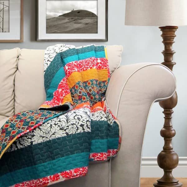 https://images.thdstatic.com/productImages/b77641bc-86ae-463d-868d-abc7443bb726/svn/turquoise-lush-decor-throw-blankets-c28964p14-000-64_600.jpg