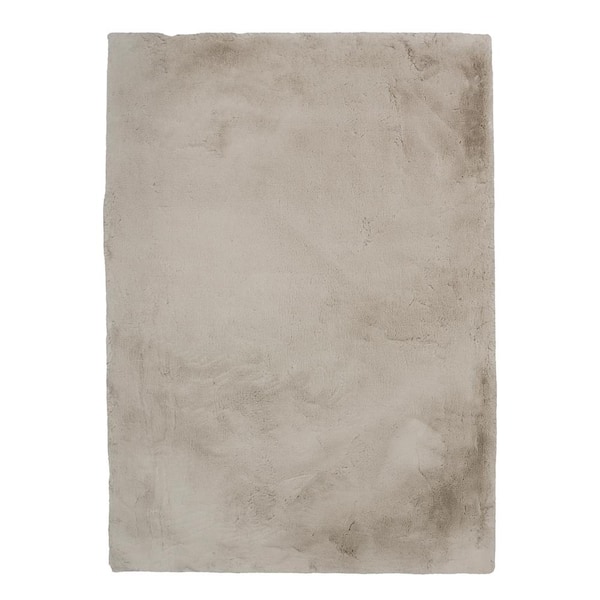 Rocco Faux Rabbit Pale Gray 8x10 Area Rug