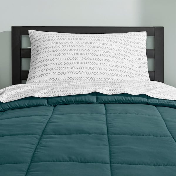 Brushed Microfiber Solid and Reversible Comforter