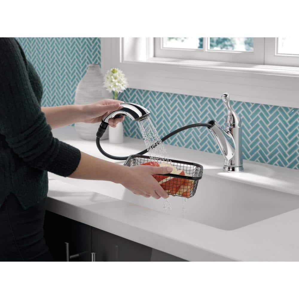 Delta Chrome Single-Handle Pull-Out Kitchen Faucet