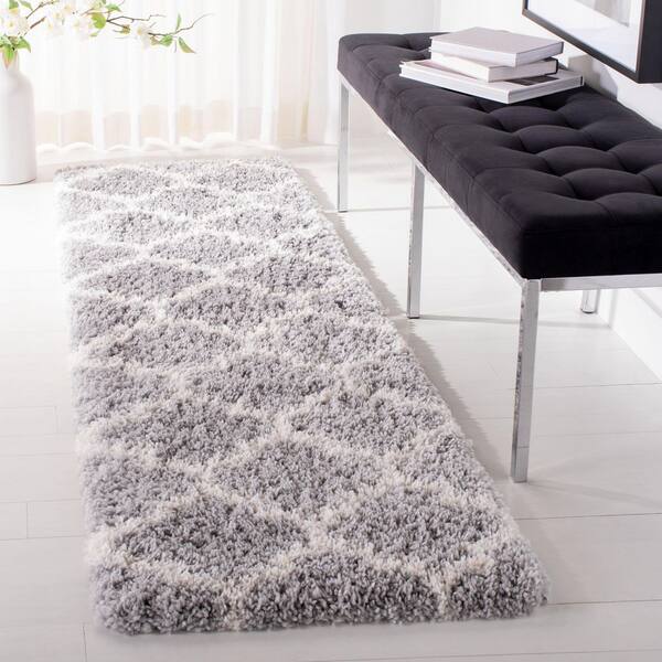 Fontana Shag 2 ft. x 10 ft. Gray/Cream Quatrefoil Runner Rug