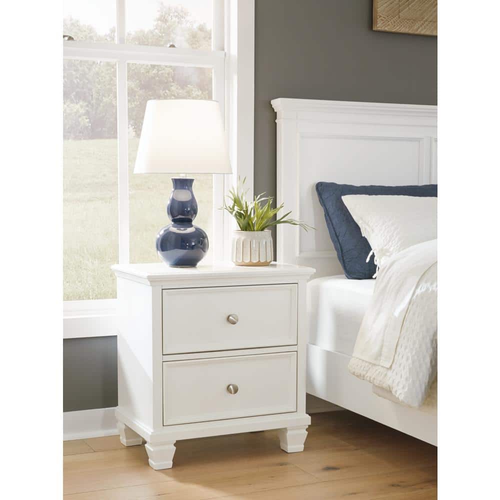 White Transitional 2-Drawer Nightstand with Metal Knobs