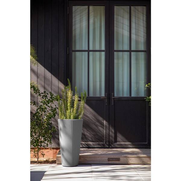 Veradek Demi Medium Gray Plastic Round Planter with Drainage Holes