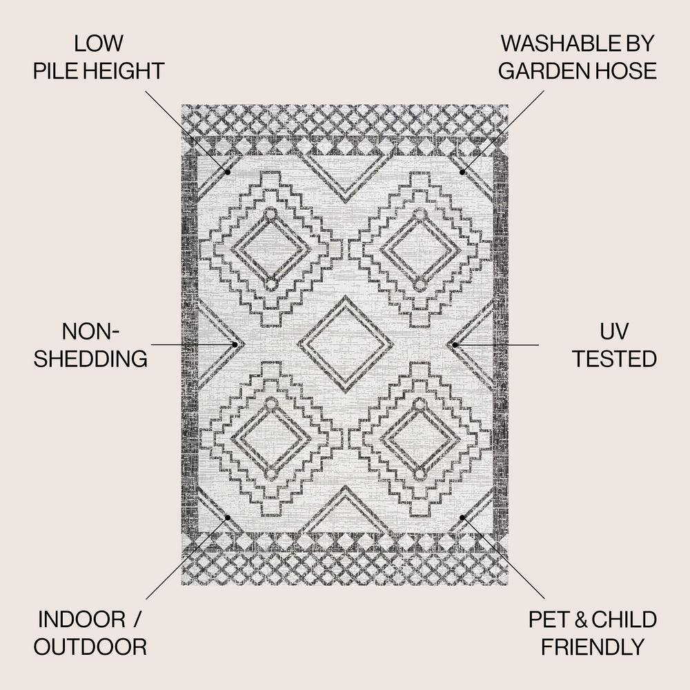 Ivory/Black Geometric Synthetic 3x5 Indoor/Outdoor Area Rug