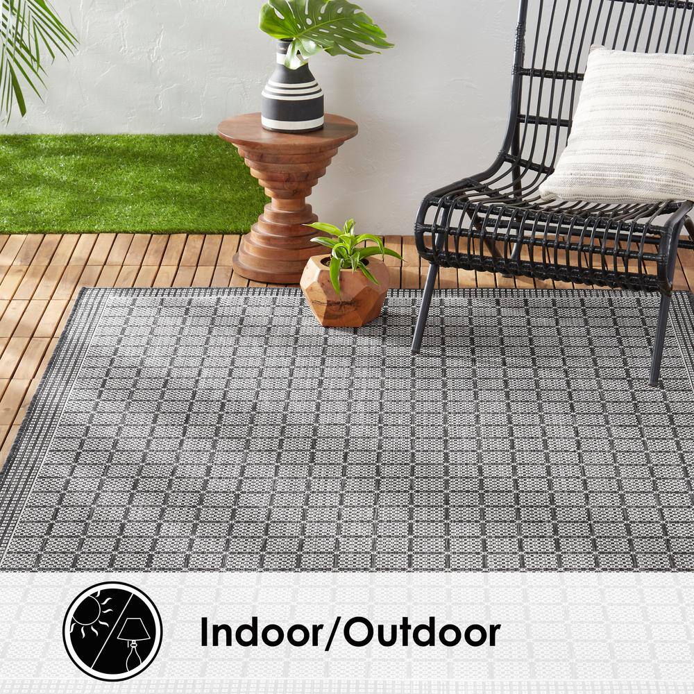 Luna Modern Geometric Black and Gray Indoor/Outdoor Area Rug