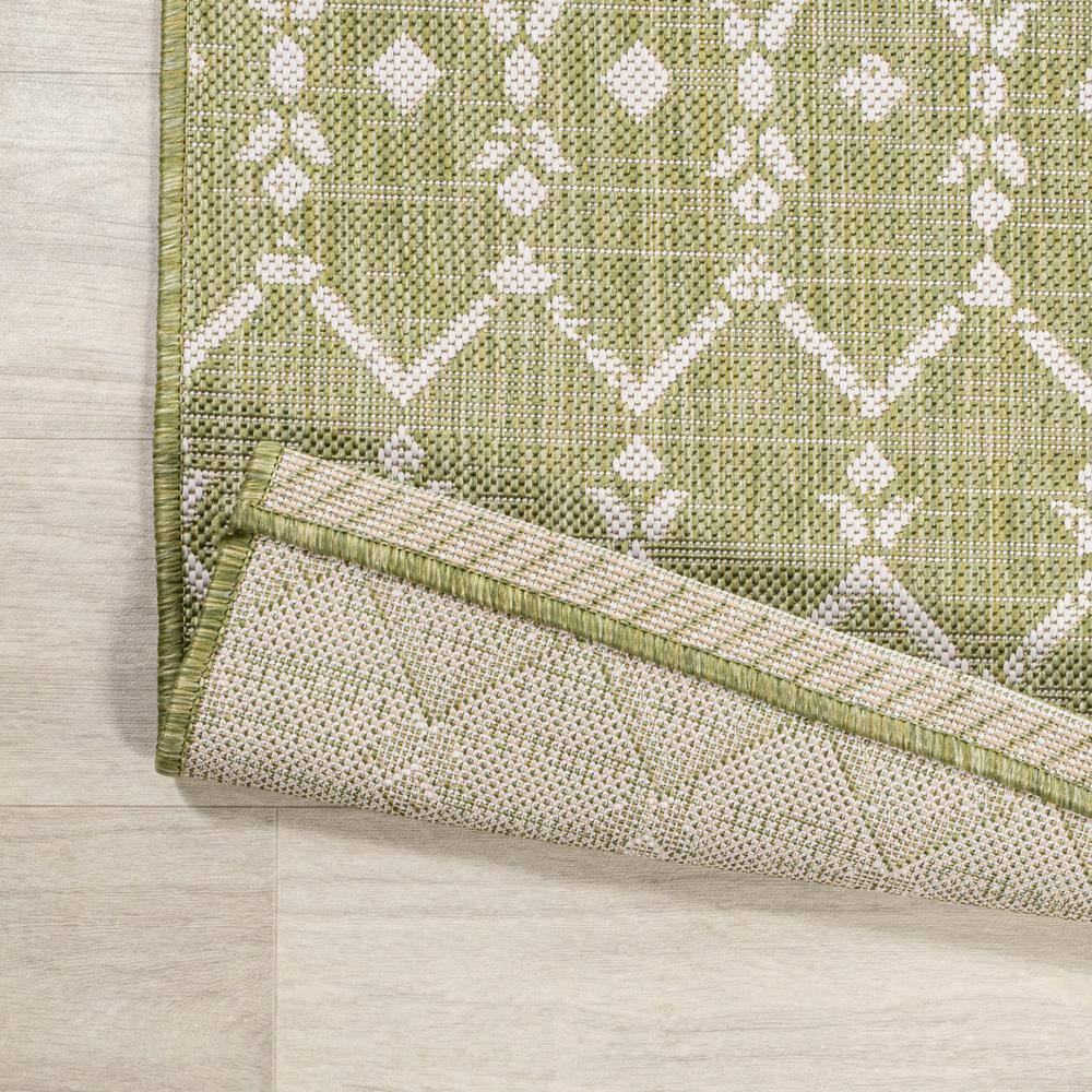 Moroccan Geometric Light Green and Cream 5' x 7' Indoor/Outdoor Rug
