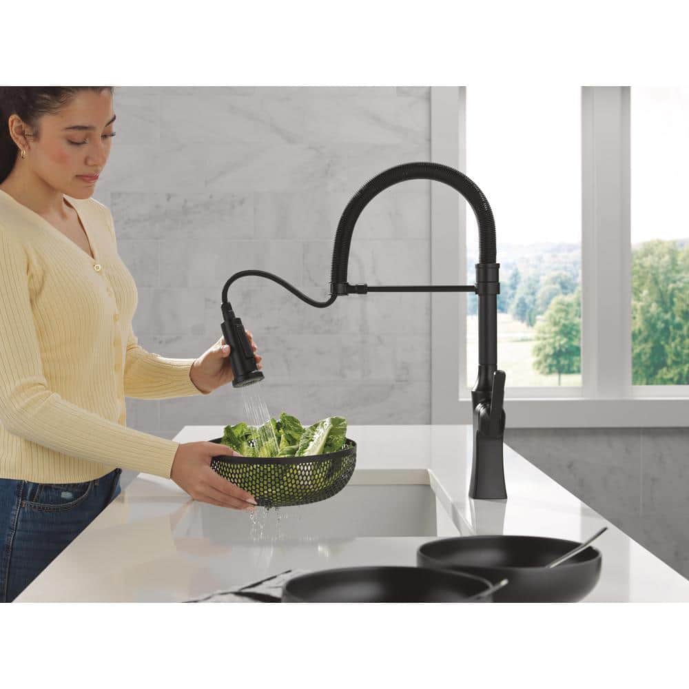 Matte Black Zinc Single Handle Pull Down Kitchen Faucet