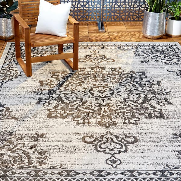 Patio Country Azalea Grey/Black 9 ft. x 12 ft. Medallion Indoor/Outdoor Area Rug