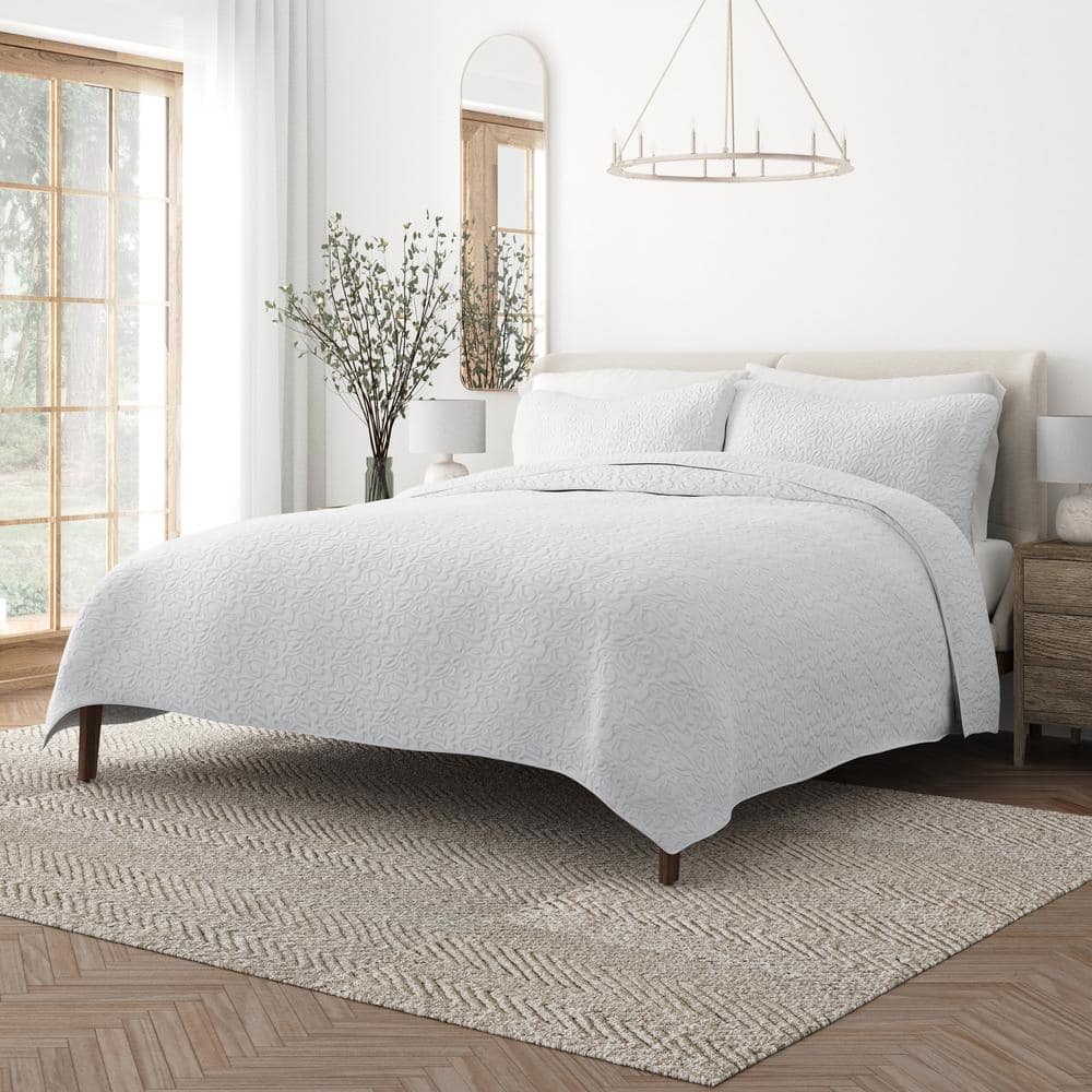 Light Gray Reversible Microfiber Full Quilt Set