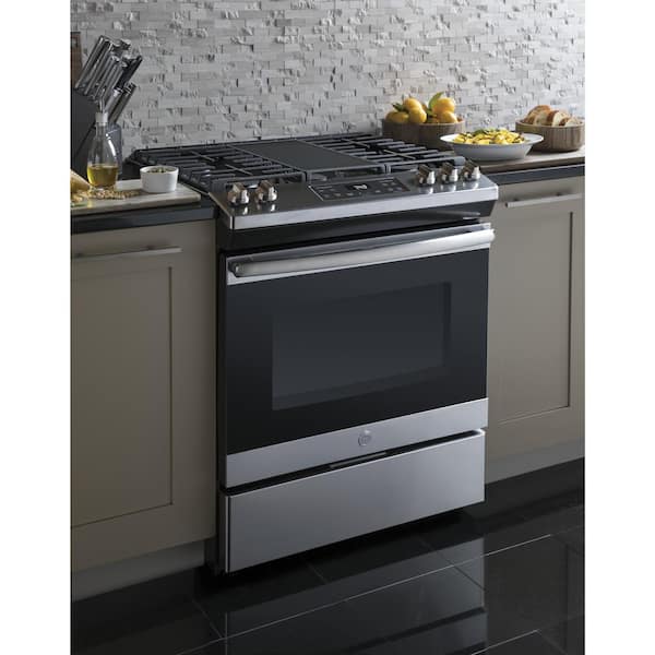 https://images.thdstatic.com/productImages/b87b43c7-f7d5-4e9d-9f62-57ce89286e24/svn/stainless-steel-ge-single-oven-gas-ranges-jgss66selss-c3_600.jpg